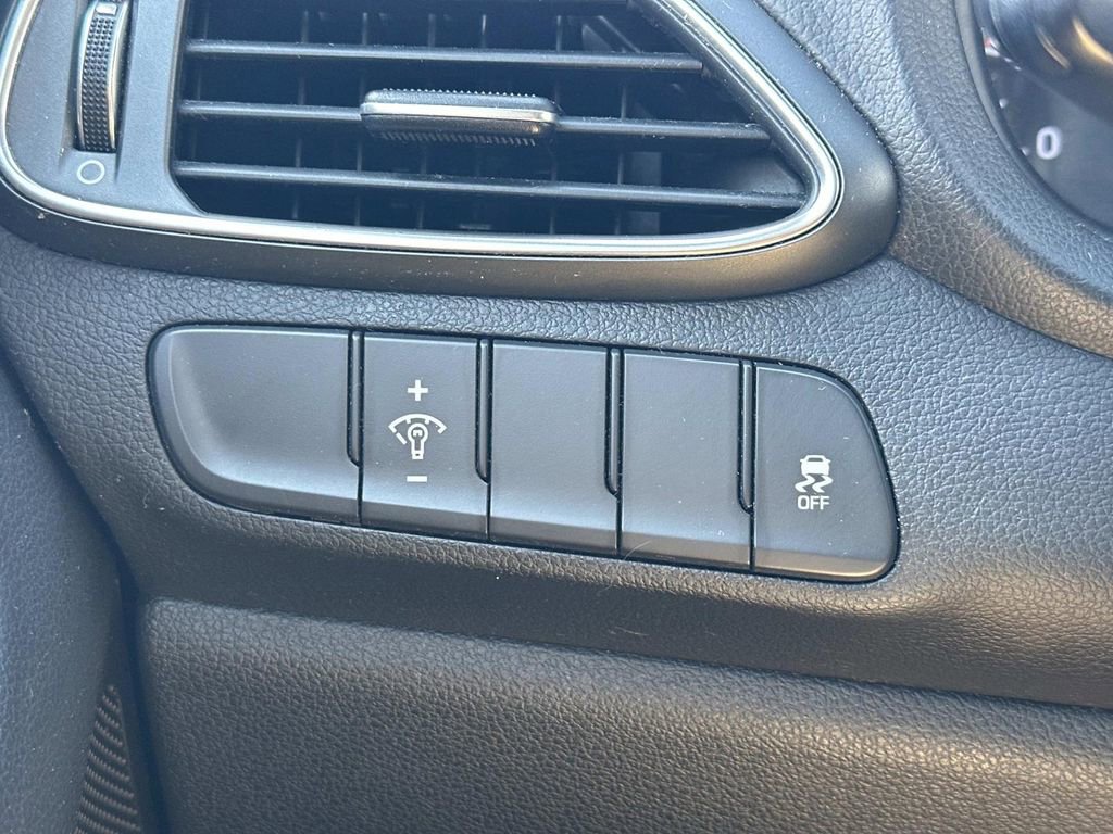 Used 2019 Hyundai Elantra GT FWD image 26