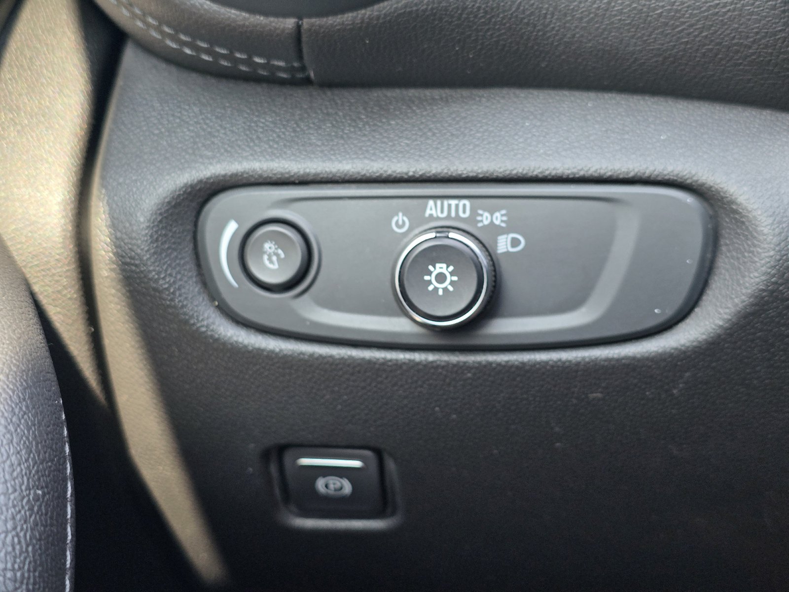 Used 2020 Chevrolet Blazer LT FWD image 20