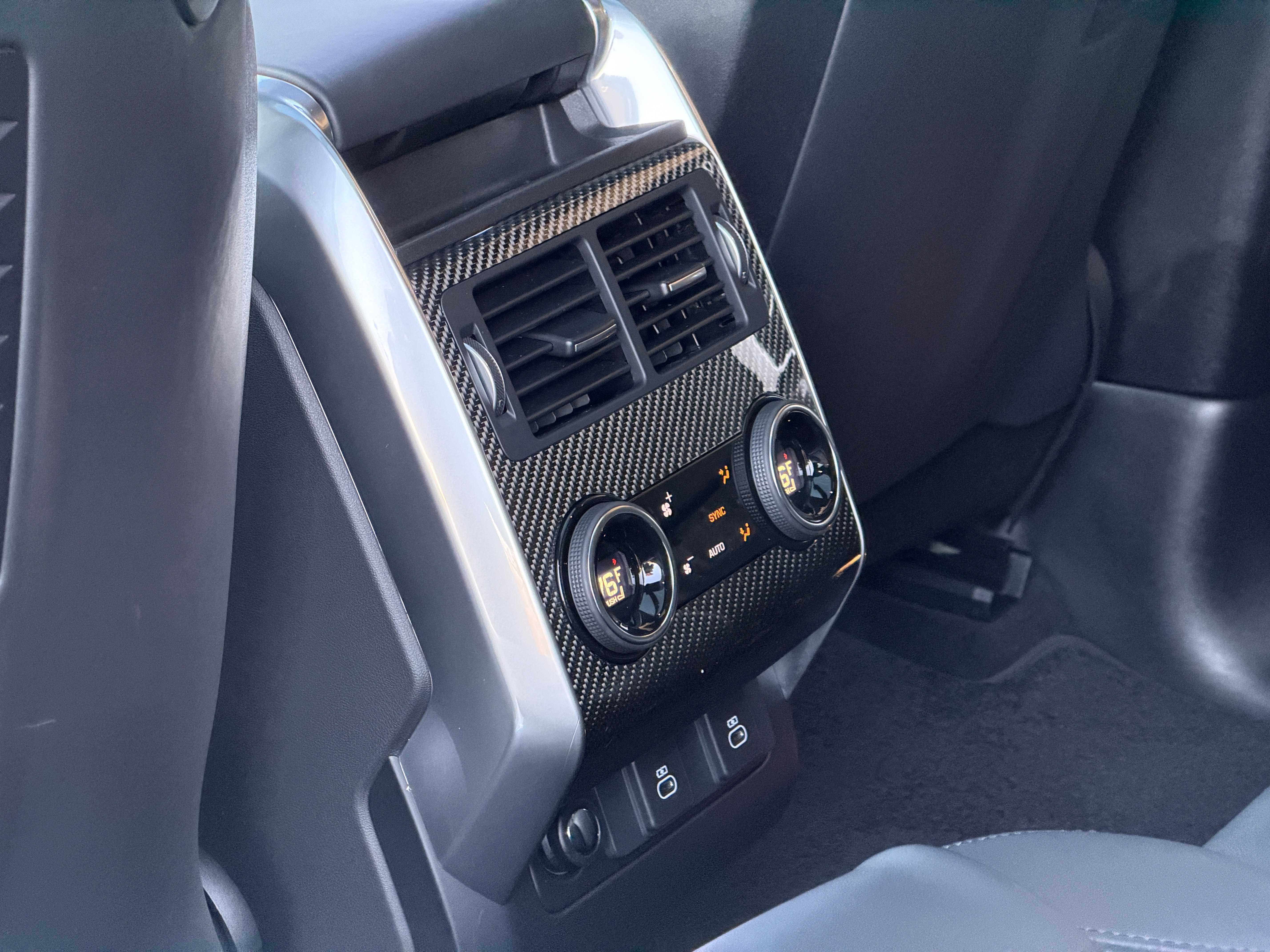 Certified 2022 Land Rover Range Rover Sport SVR image 17