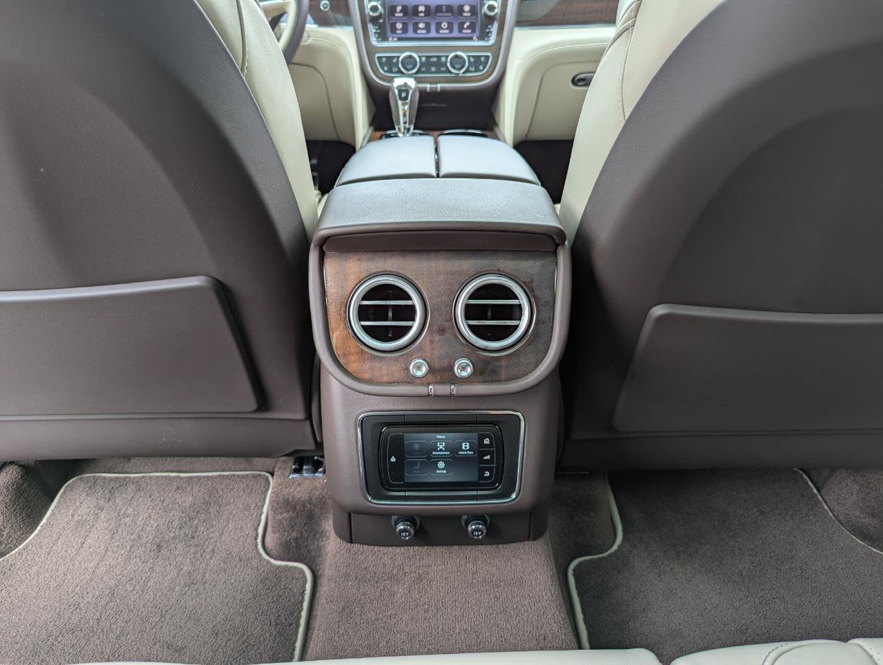 Used 2020 Bentley Bentayga AWD/4WD image 42