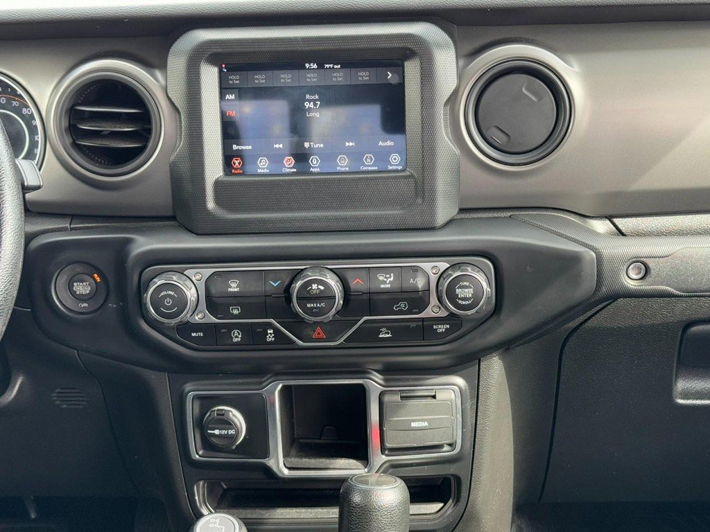 Used 2022 Jeep Gladiator Sport AWD/4WD image 16