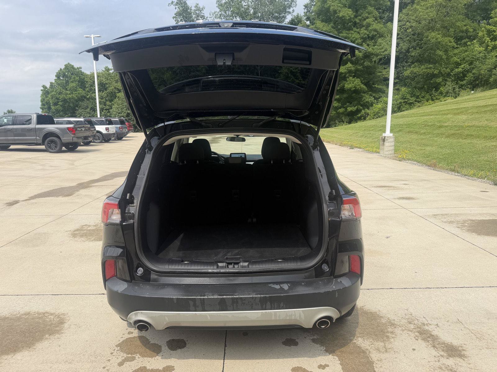 Used 2022 Ford Escape SE w/ Cold Weather Package FWD image 25