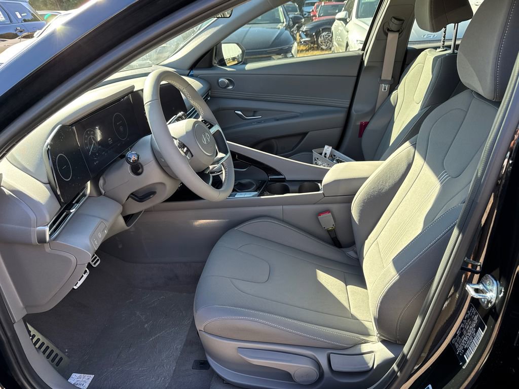 New 2025 Hyundai Elantra SEL image 9
