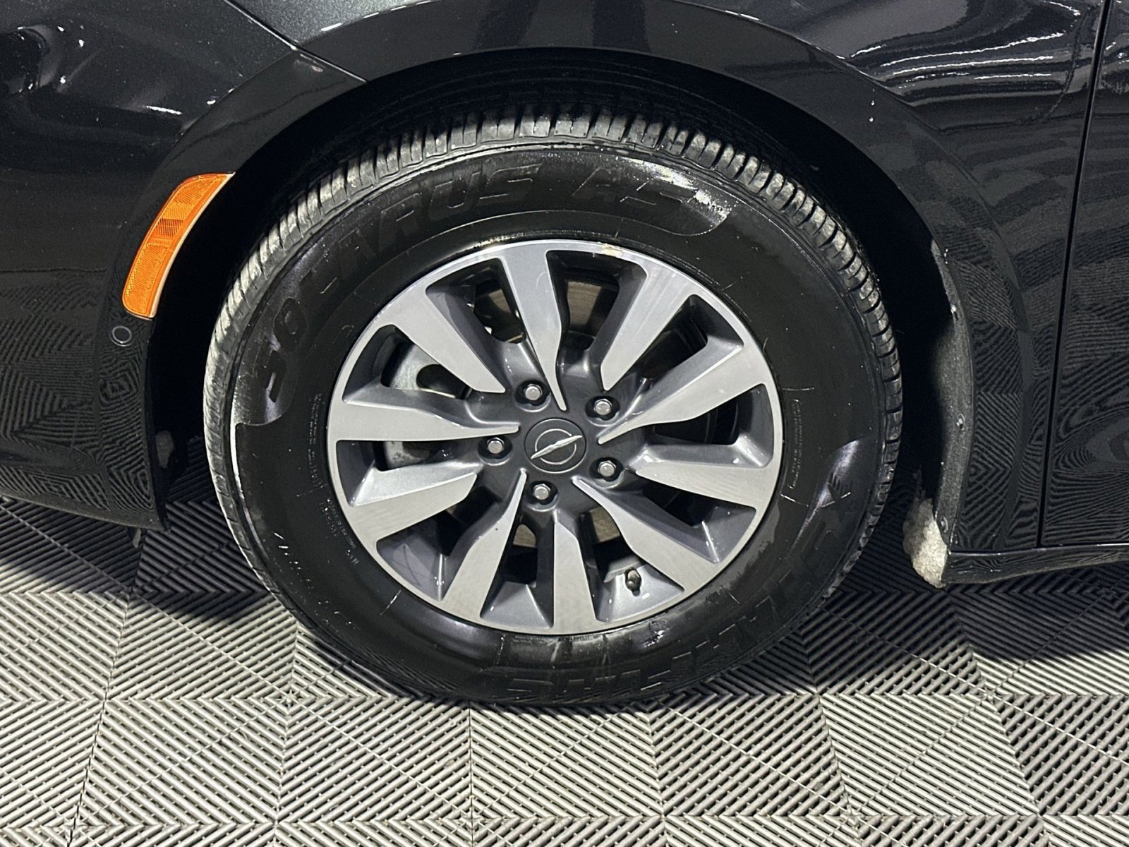 Used 2022 Chrysler Pacifica Touring-L w/ Uconnect Theater Family Group image 12