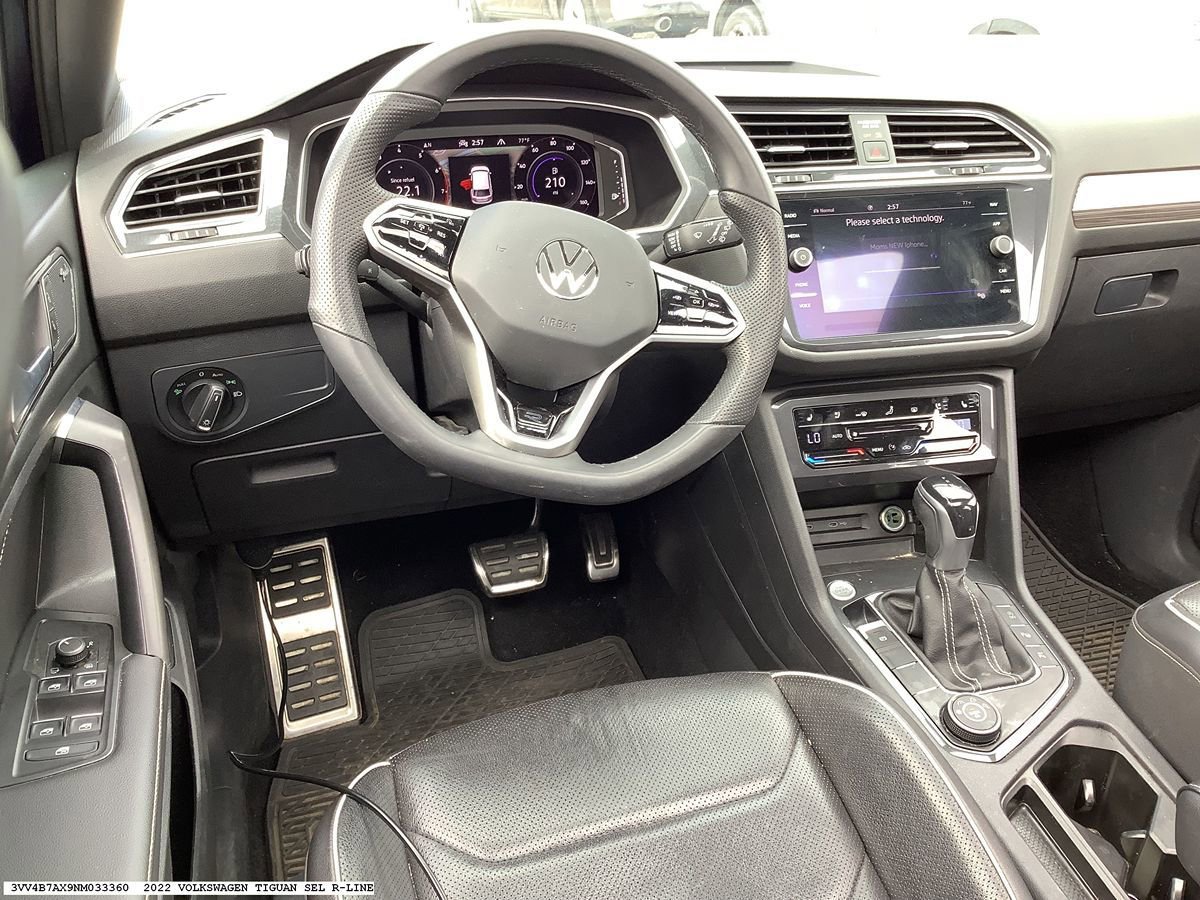 Used 2022 Volkswagen Tiguan SEL R-Line AWD/4WD image 9
