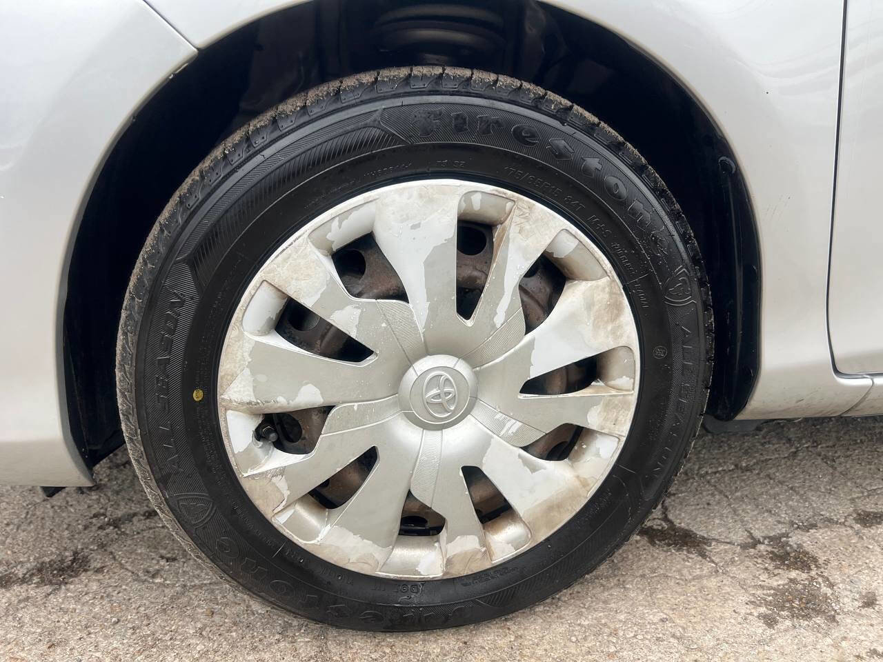 Used 2015 Toyota Yaris L image 26