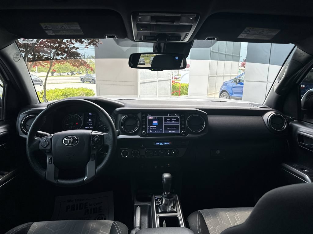 Used 2022 Toyota Tacoma TRD Off-Road AWD/4WD image 19