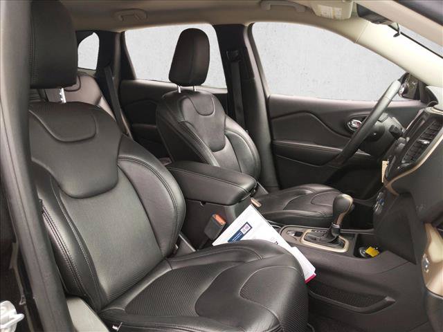 Used 2016 Jeep Cherokee Sport FWD image 20