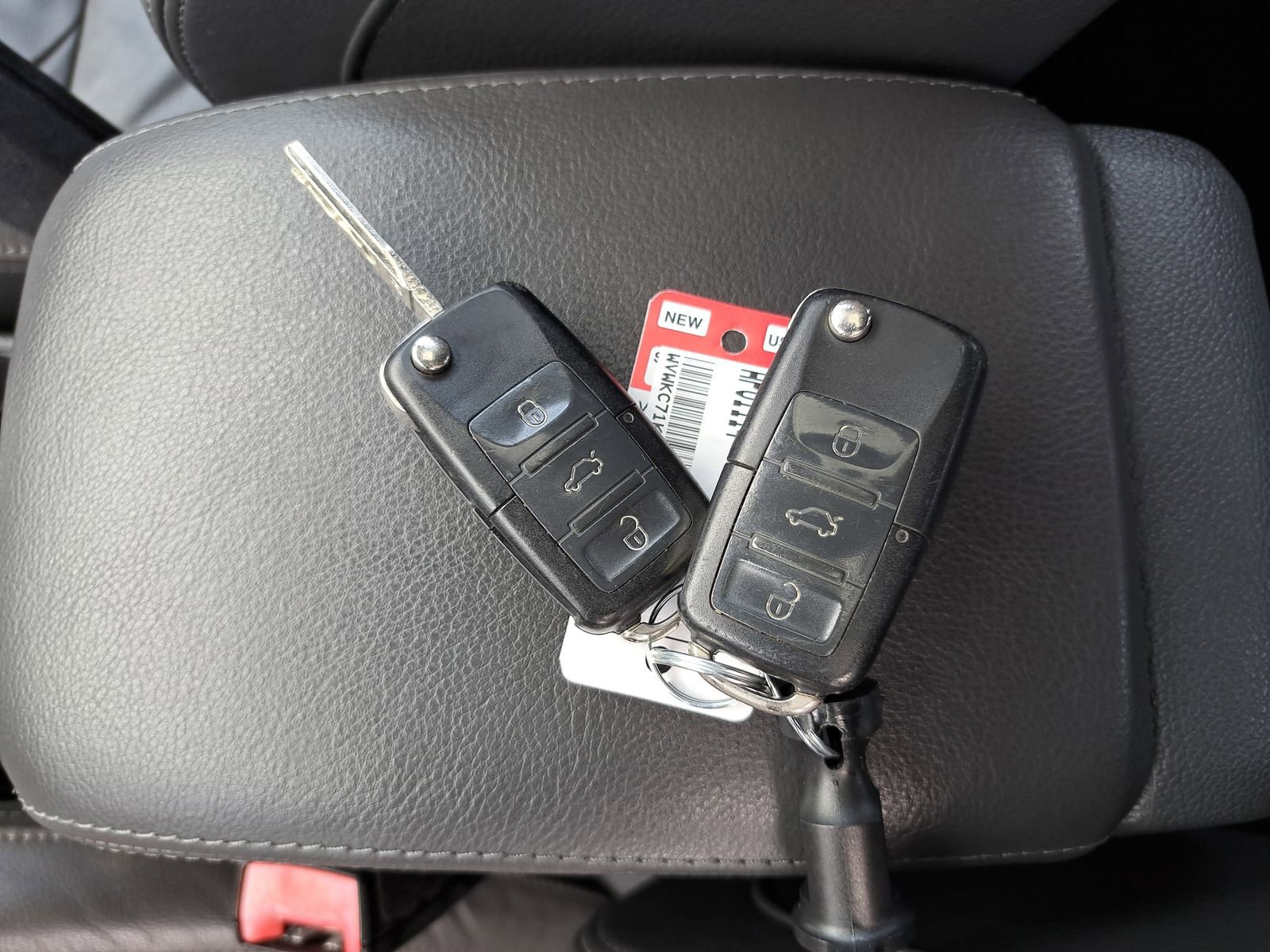 Used 2008 Volkswagen R32 AWD/4WD image 35