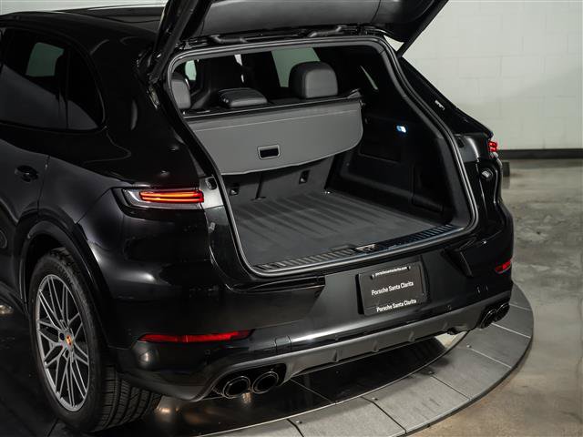 Used 2025 Porsche Cayenne AWD/4WD image 32