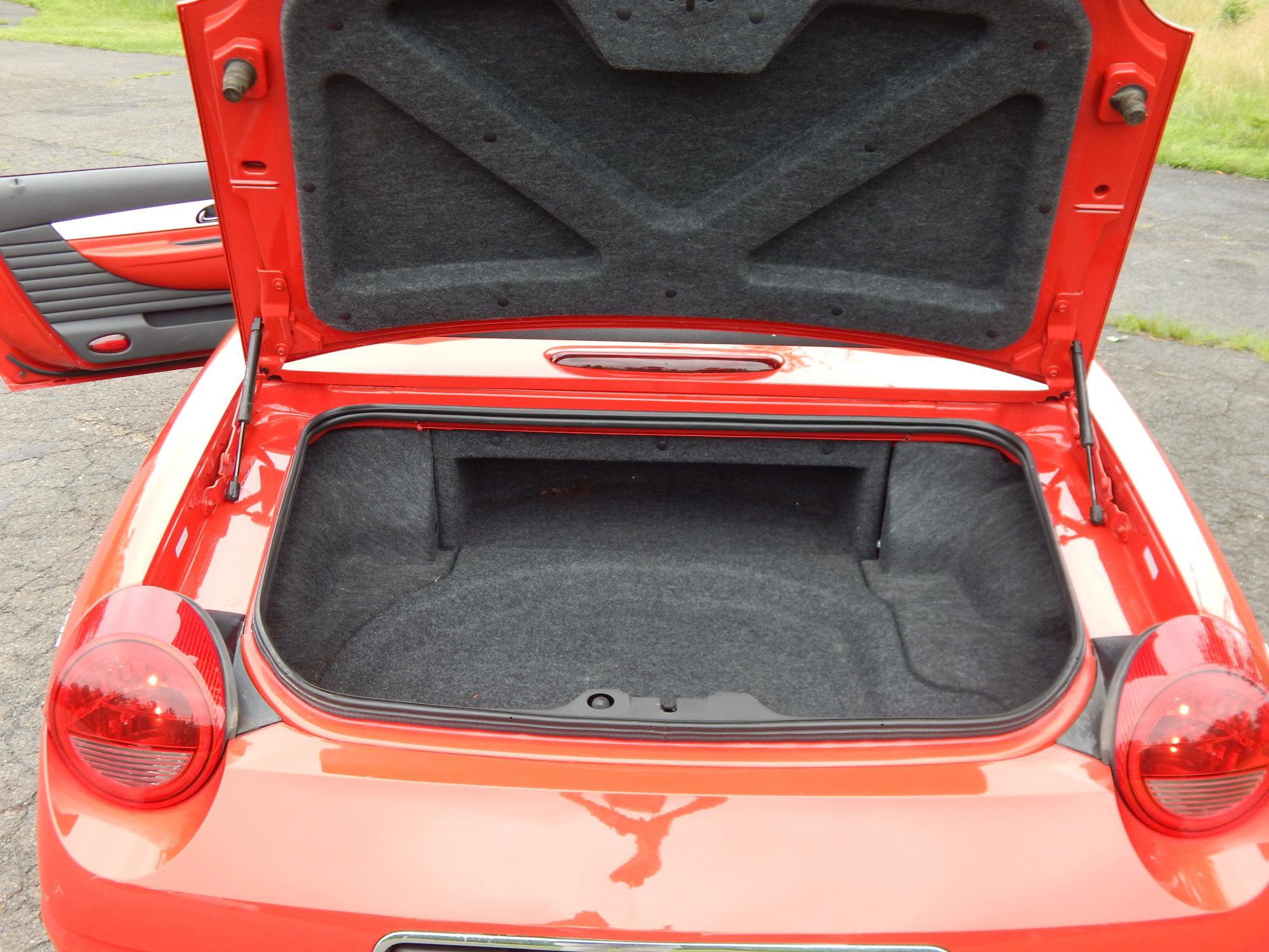 Used 2002 Ford Thunderbird image 17