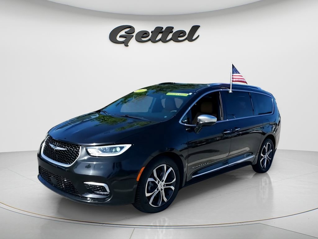 Used 2022 Chrysler Pacifica Pinnacle image 1