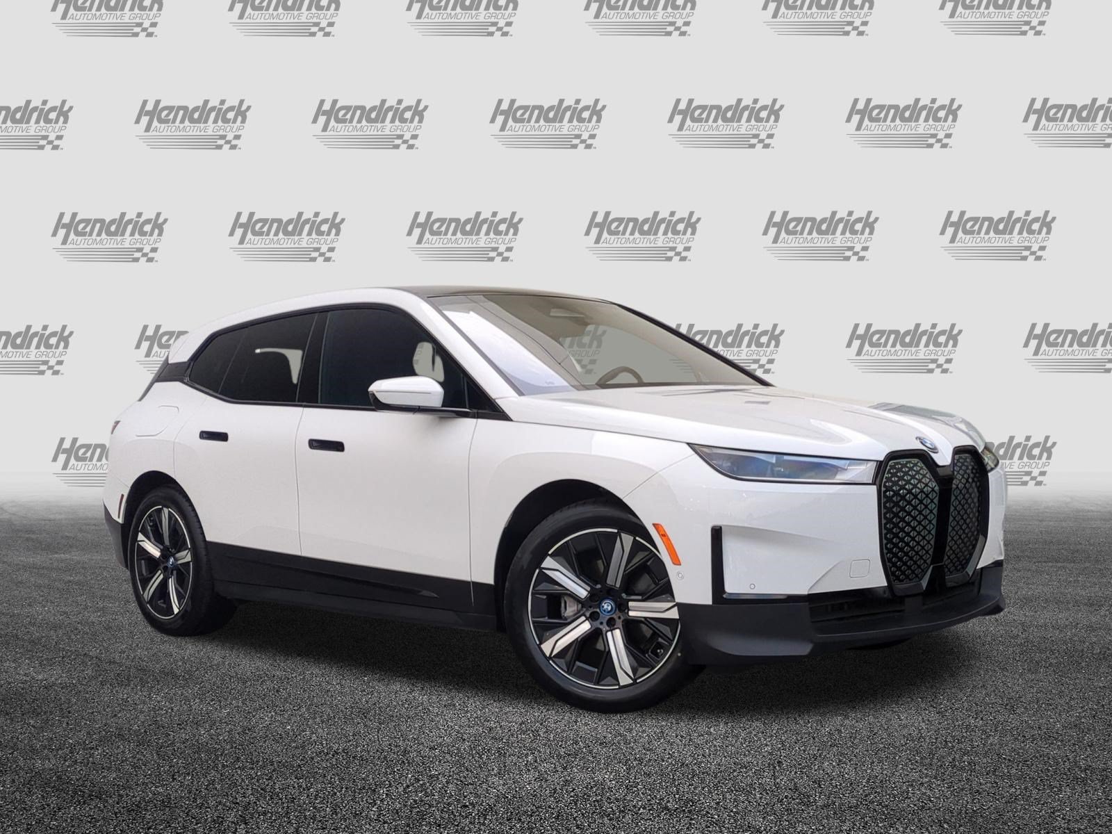 Certified 2022 BMW iX xDrive50 AWD/4WD image 2