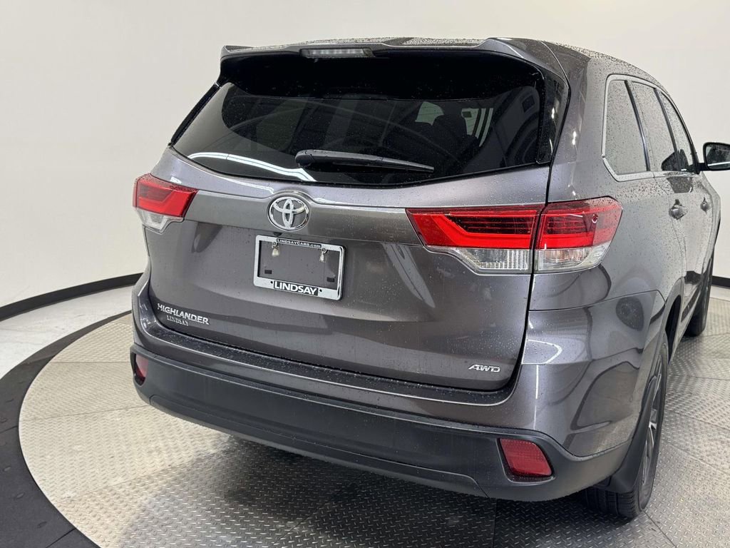 Used 2019 Toyota Highlander LE image 8
