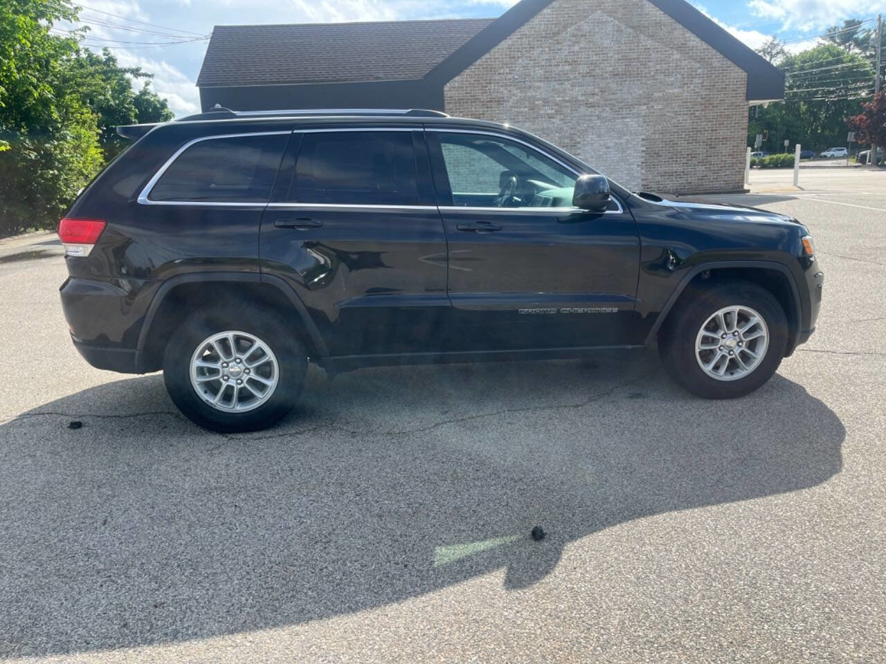 Used 2018 Jeep Grand Cherokee Laredo AWD/4WD image 7