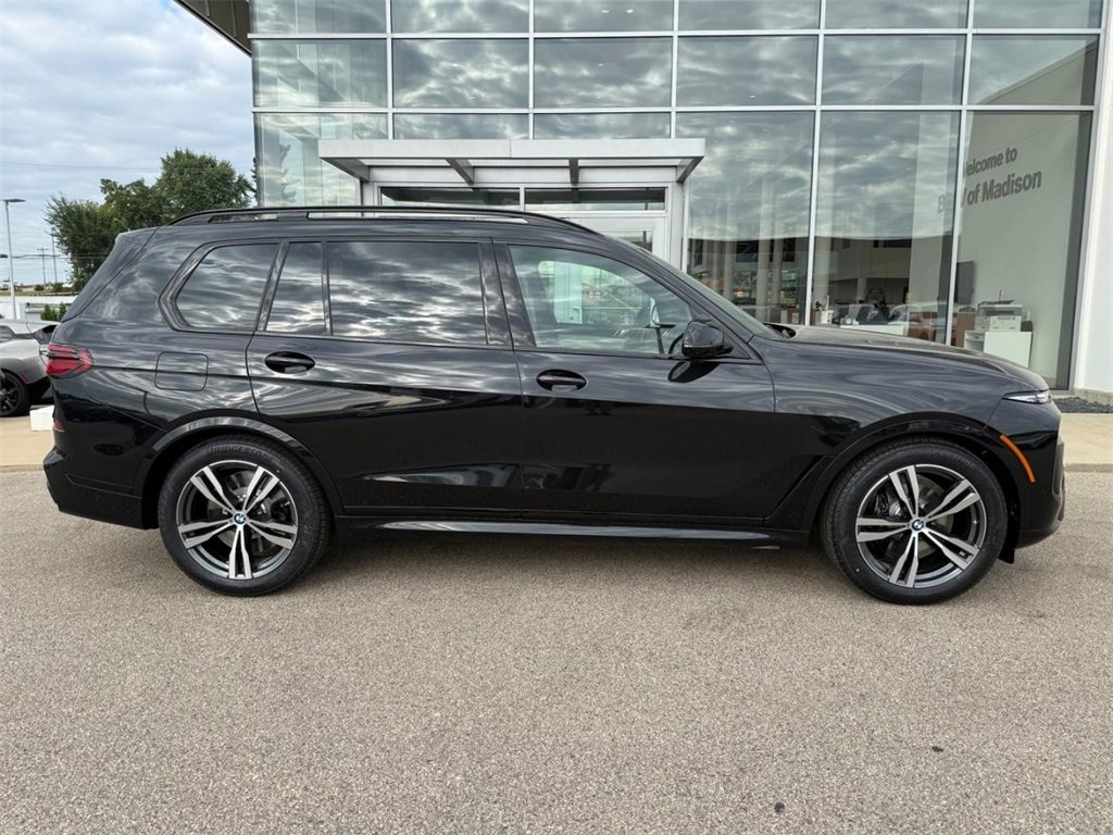 New 2026 BMW X7 M60i image 2
