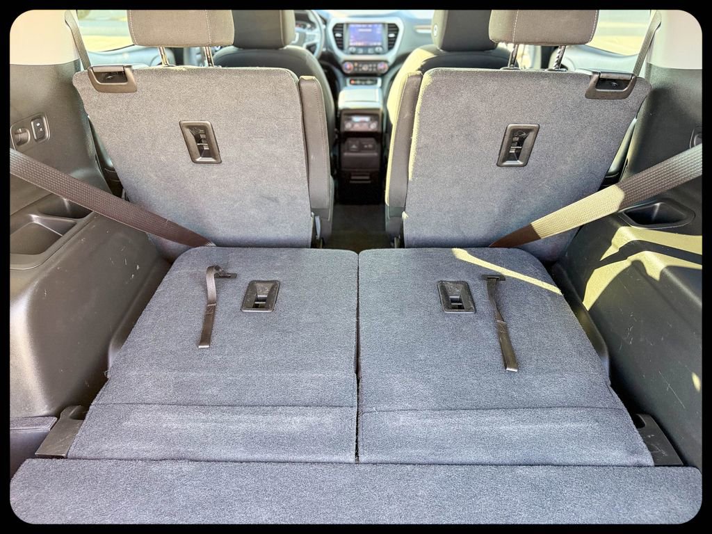 Used 2023 GMC Acadia SLE w/ Driver Convenience Package FWD image 11