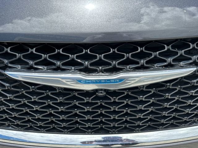 Used 2021 Chrysler Pacifica Limited w/ Uconnect Theater Family Group FWD image 10