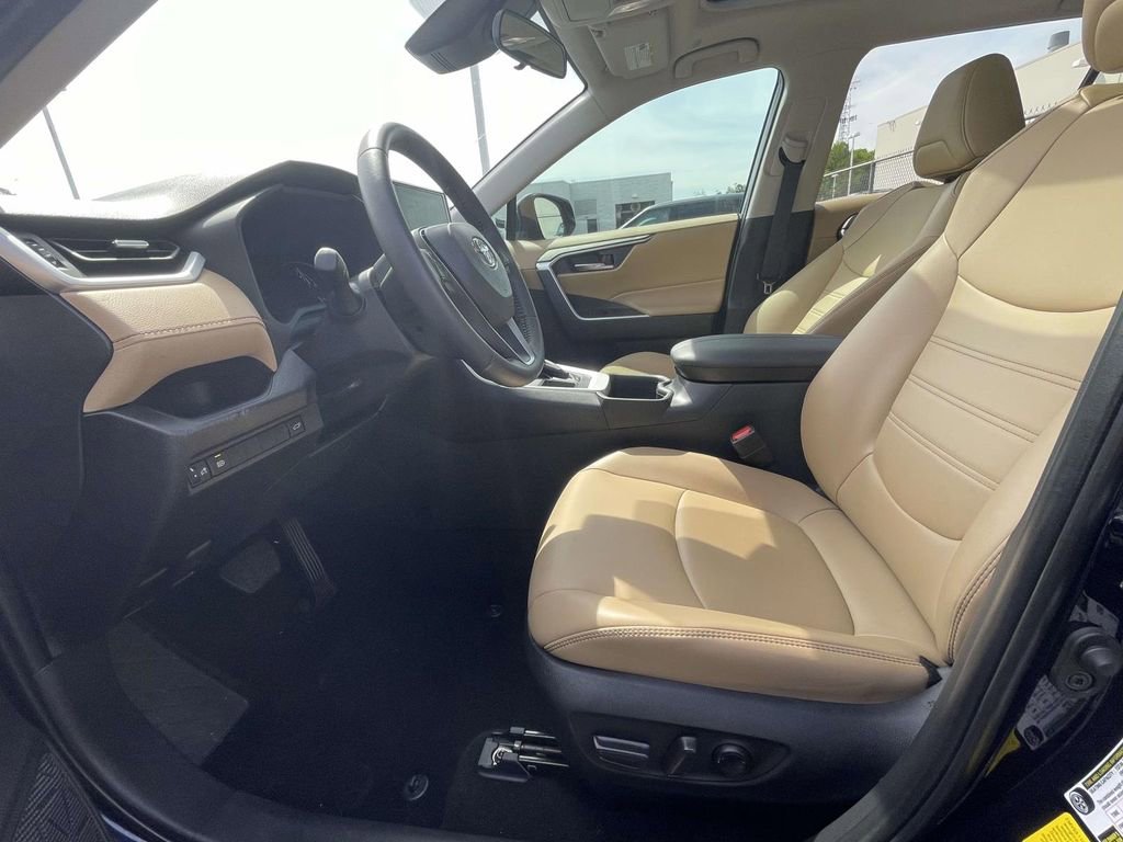 Used 2025 Toyota RAV4 XLE Premium image 23
