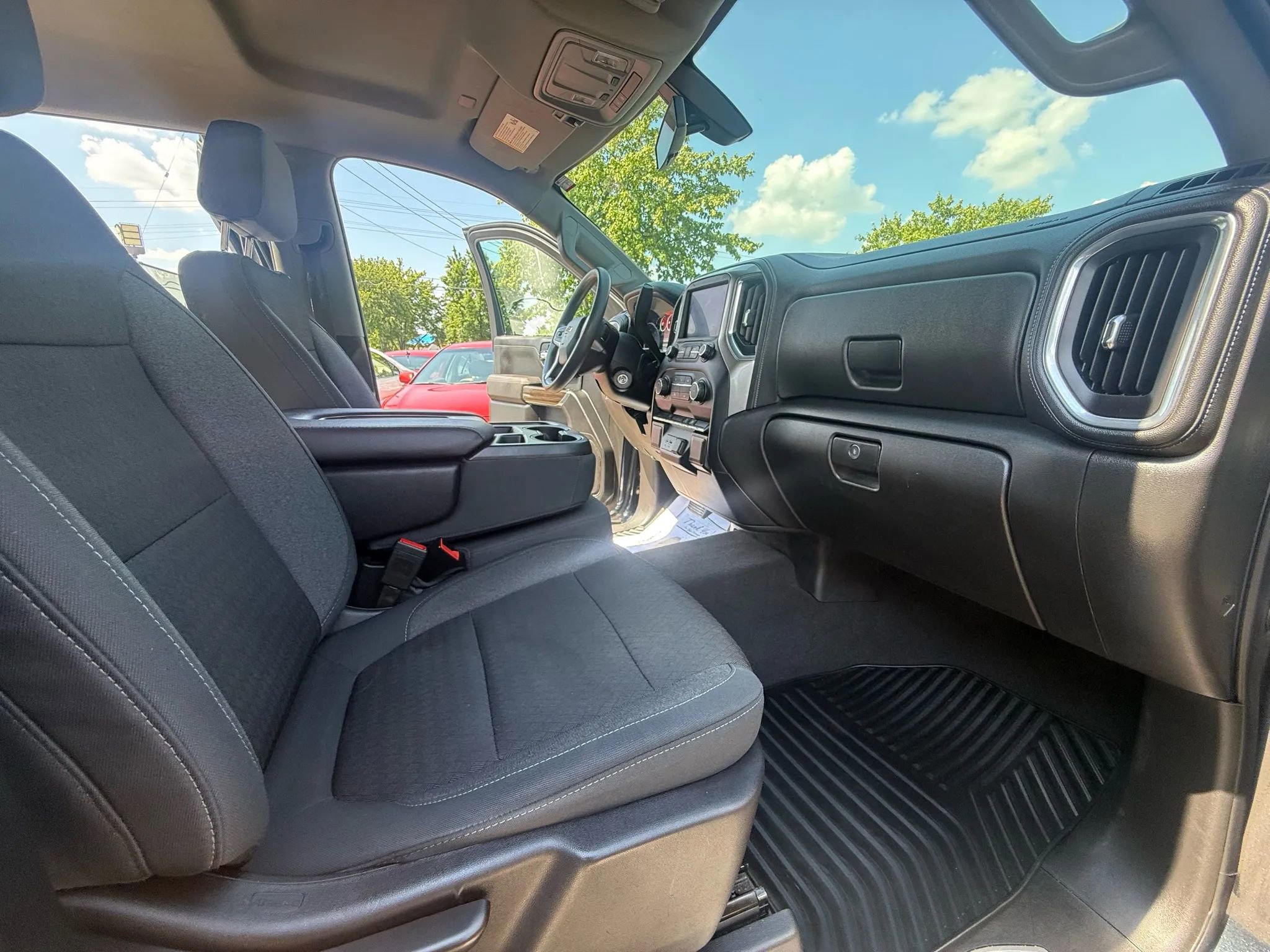 Used 2020 Chevrolet Silverado 1500 LT image 12