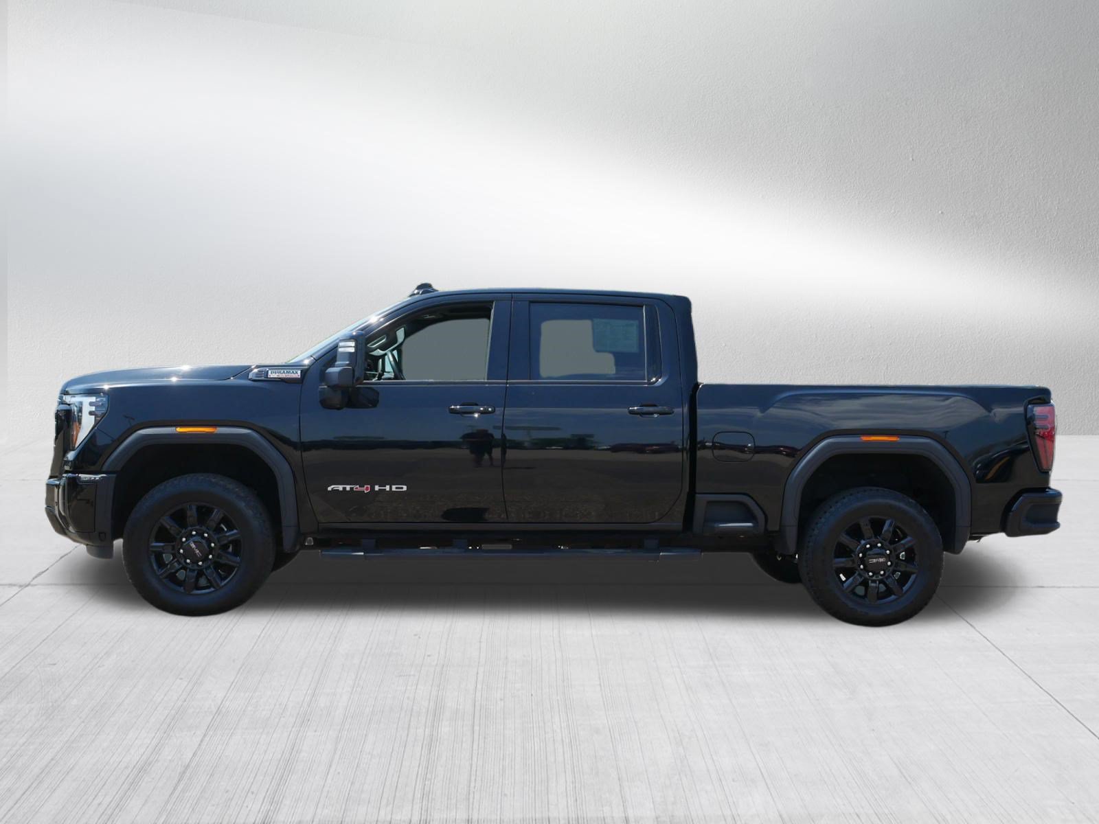 Used 2024 GMC Sierra 2500 AT4 w/ Technology Package AWD/4WD image 4