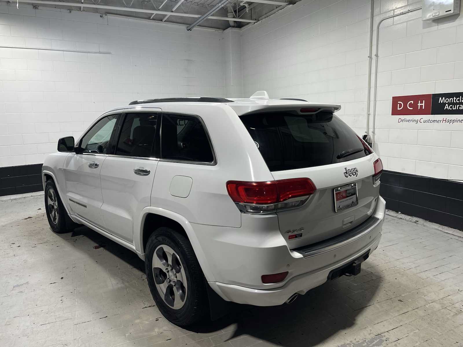 Used 2017 Jeep Grand Cherokee Overland AWD/4WD image 4