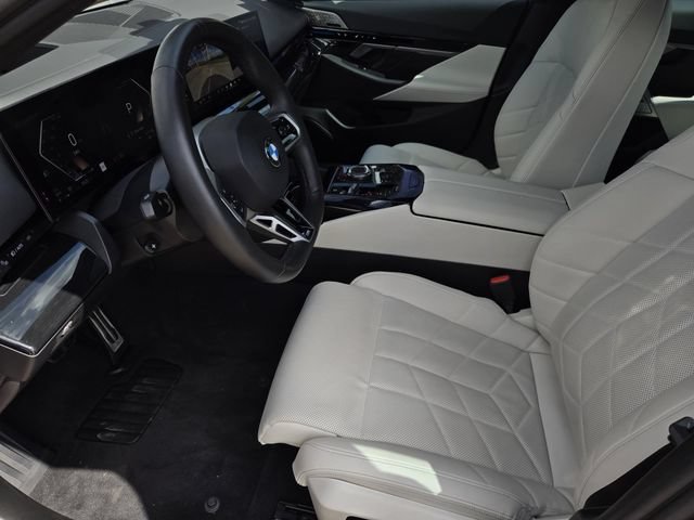Used 2025 BMW 530i xDrive w/ M Sport Package AWD/4WD image 20