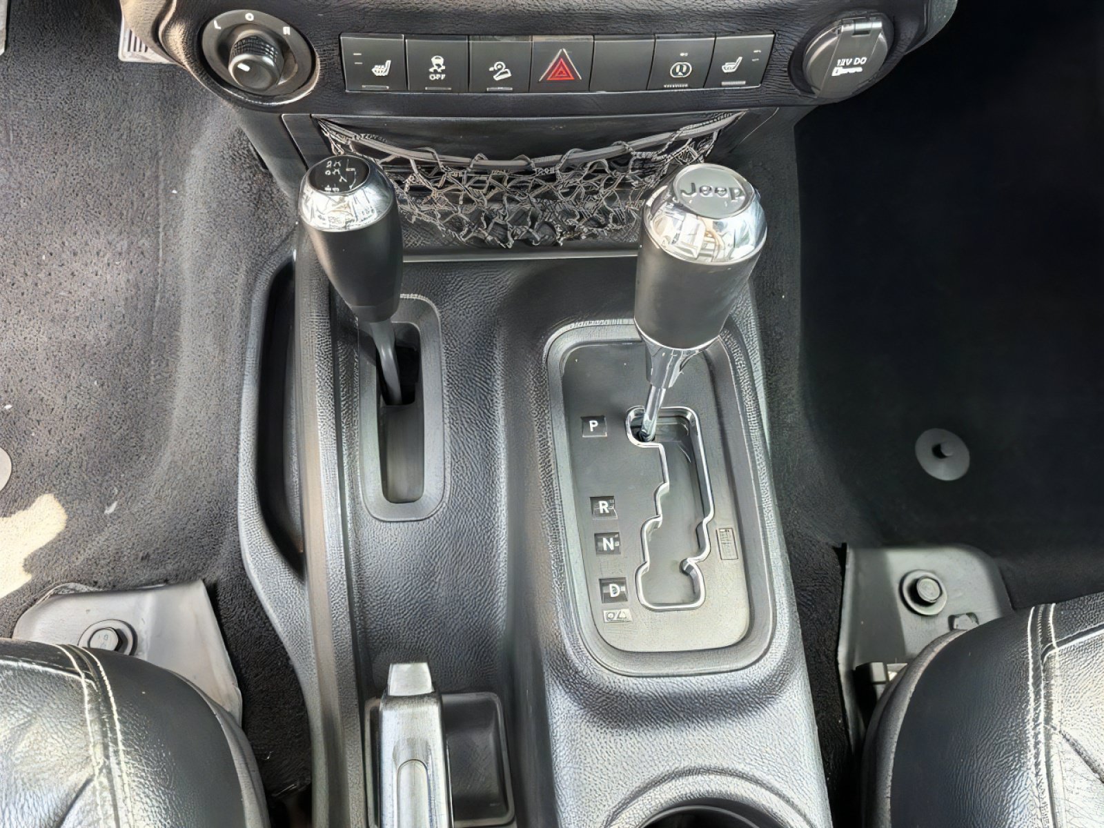 Used 2016 Jeep Wrangler Unlimited Rubicon w/ Connectivity Group AWD/4WD image 15