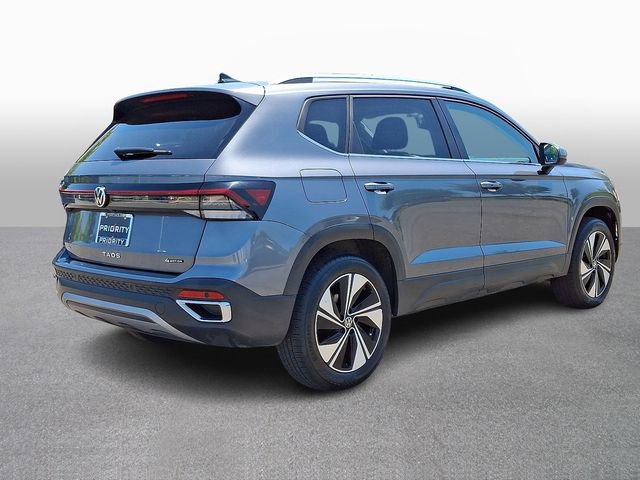 Used 2025 Volkswagen Taos SE AWD/4WD image 4
