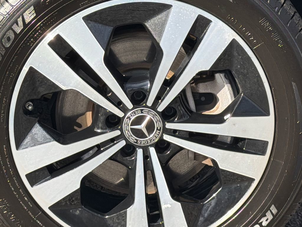 Used 2024 Mercedes-Benz GLB 250 4MATIC image 7