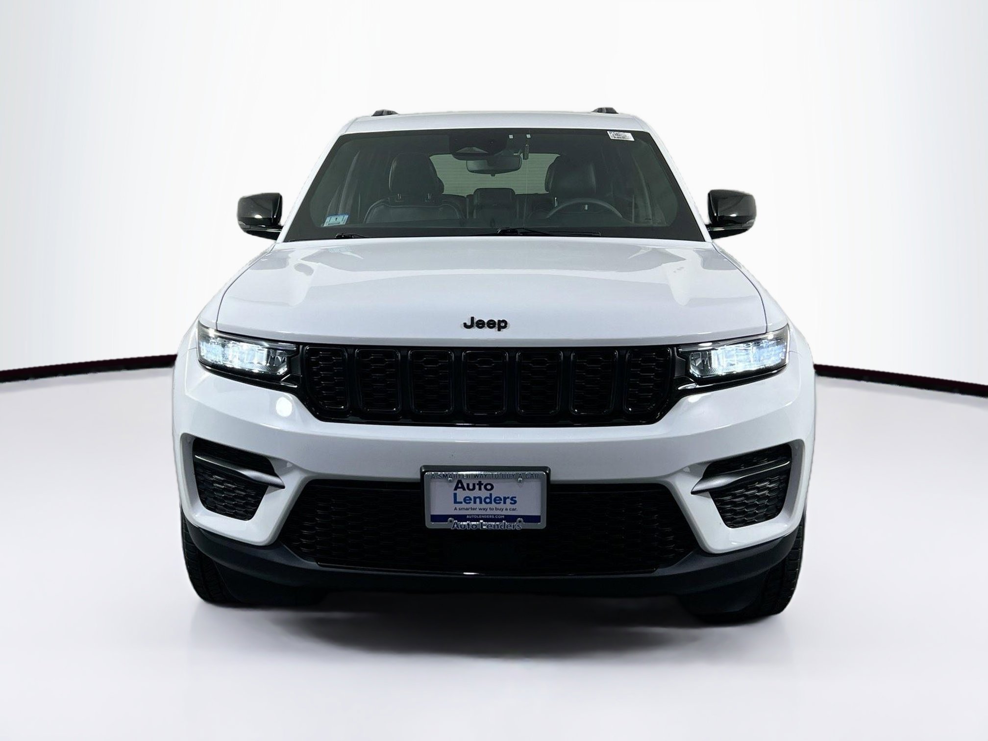 Used 2023 Jeep Grand Cherokee Altitude image 2