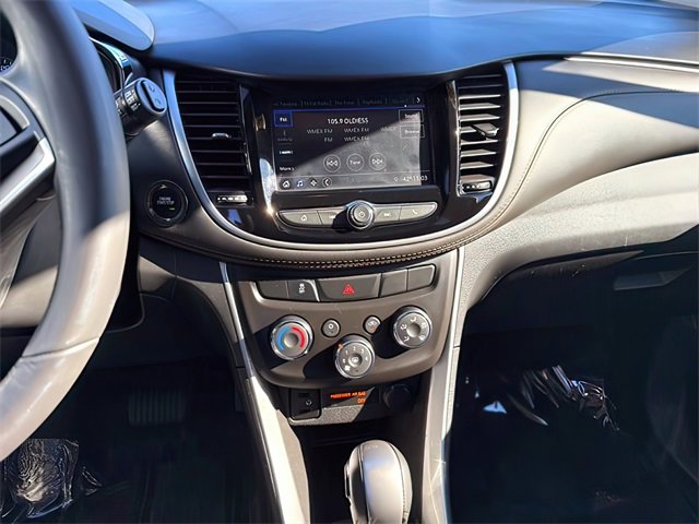 Used 2022 Chevrolet Trax LT w/ LT Convenience Package image 24
