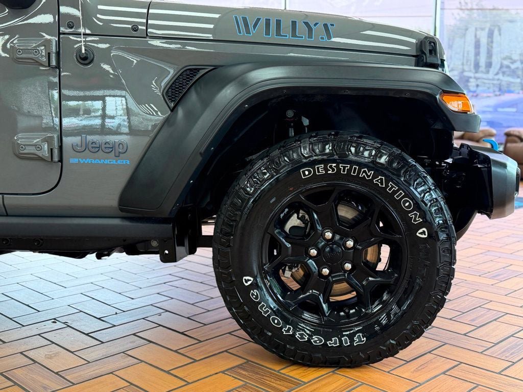 Used 2023 Jeep Wrangler Unlimited w/ Sun & Screen Package AWD/4WD image 12