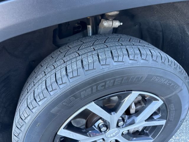 Used 2023 Jeep Grand Cherokee L Limited w/ Trailer Tow Group (B) AWD/4WD image 10