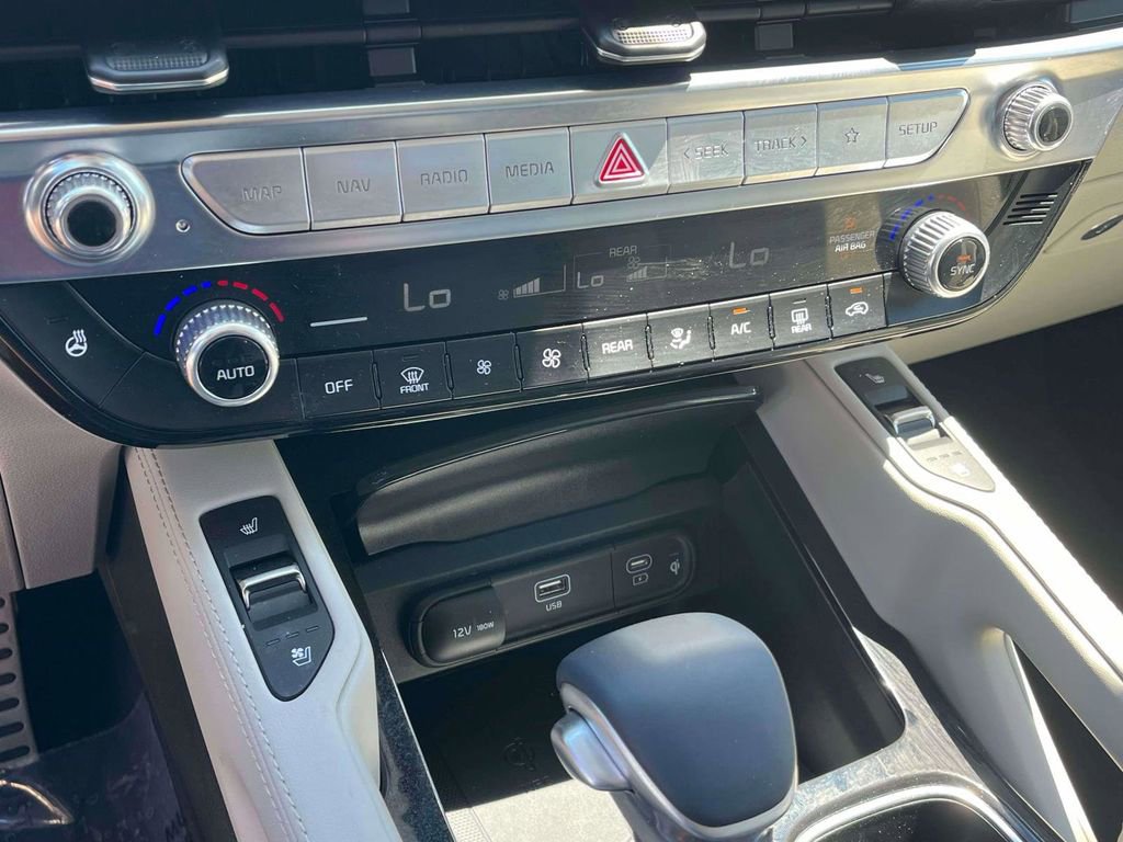 Used 2024 Kia Telluride SX w/ Towing Package AWD/4WD image 23