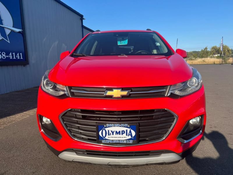 Used 2017 Chevrolet Trax Premier w/ Driver Confidence II Package FWD image 2