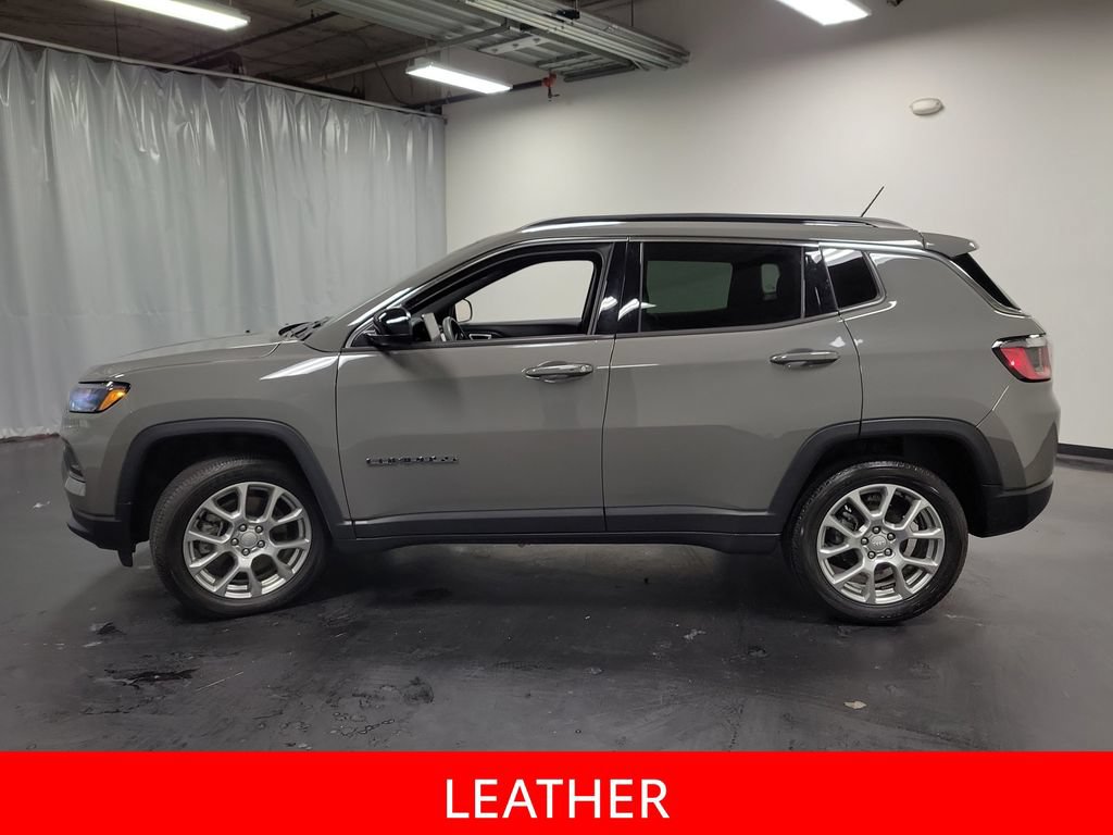 Used 2023 Jeep Compass Latitude AWD/4WD image 5