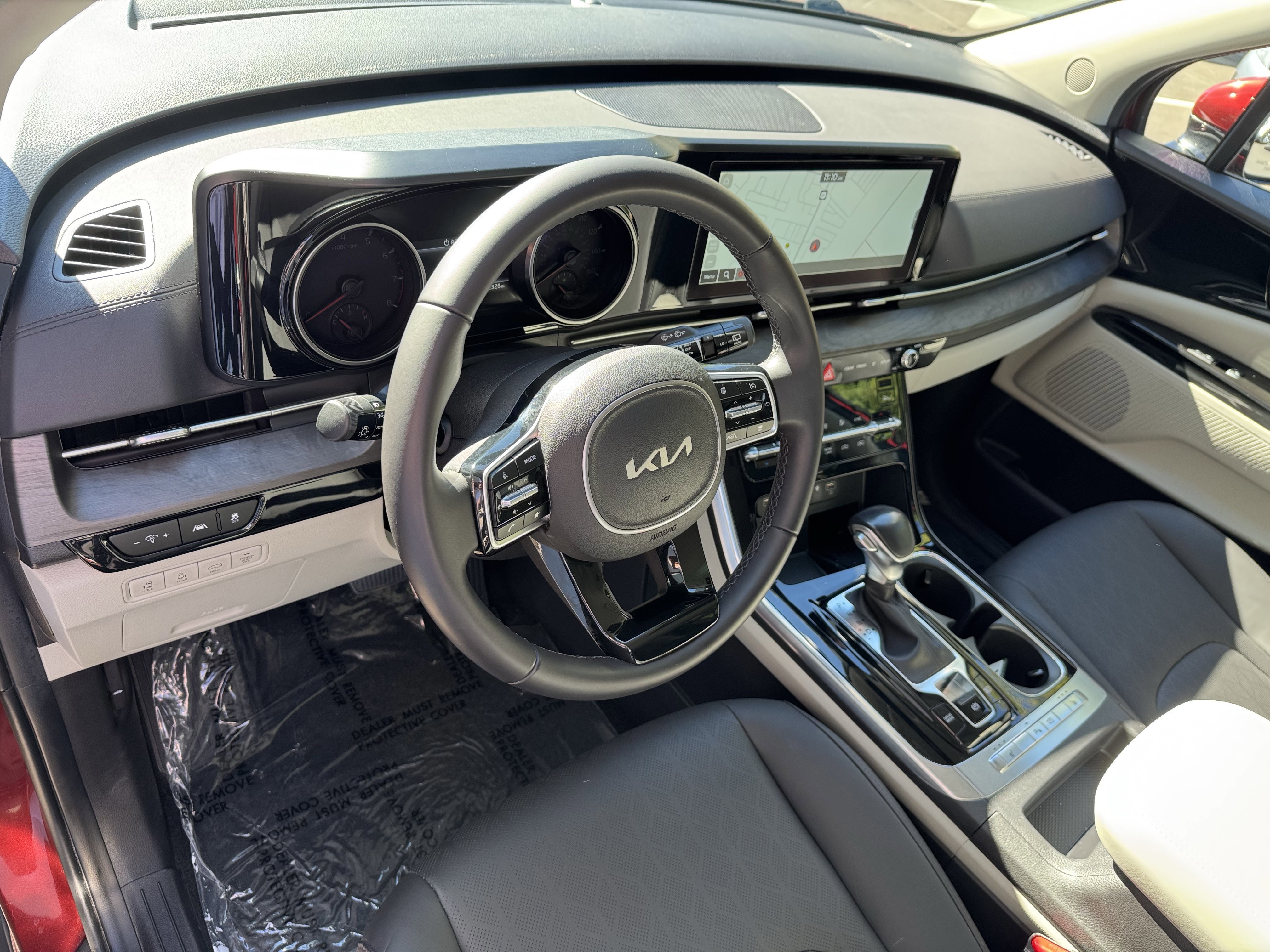 Used 2024 Kia Carnival EX image 16