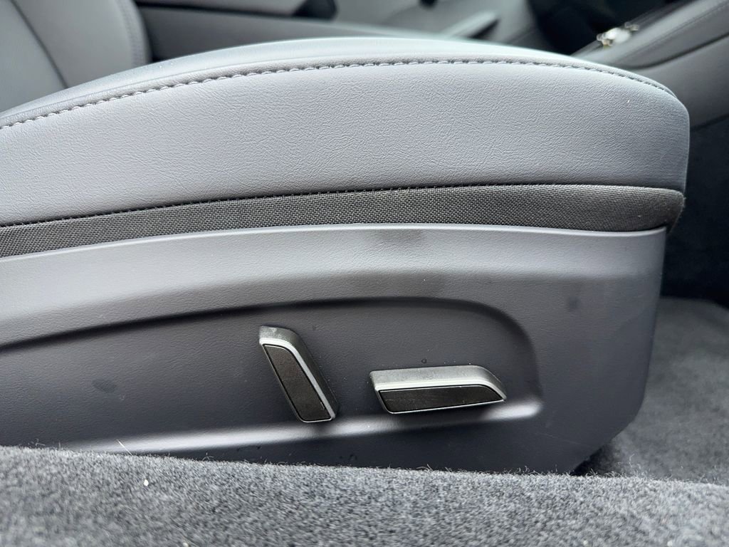 Used 2024 Tesla Model 3 Standard Range image 39