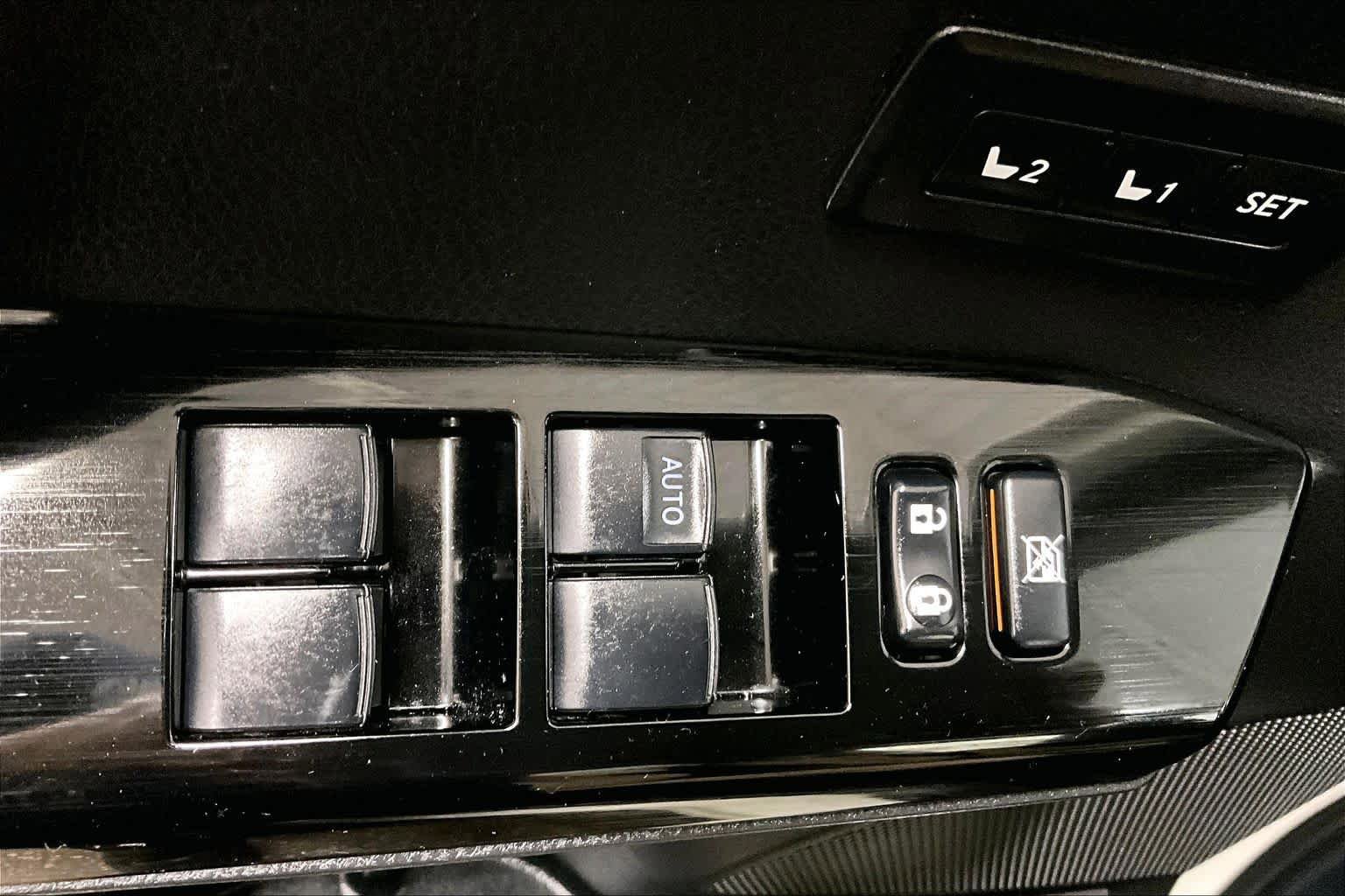 Used 2017 Toyota RAV4 Limited w/ Carpet Mat Package AWD/4WD image 31