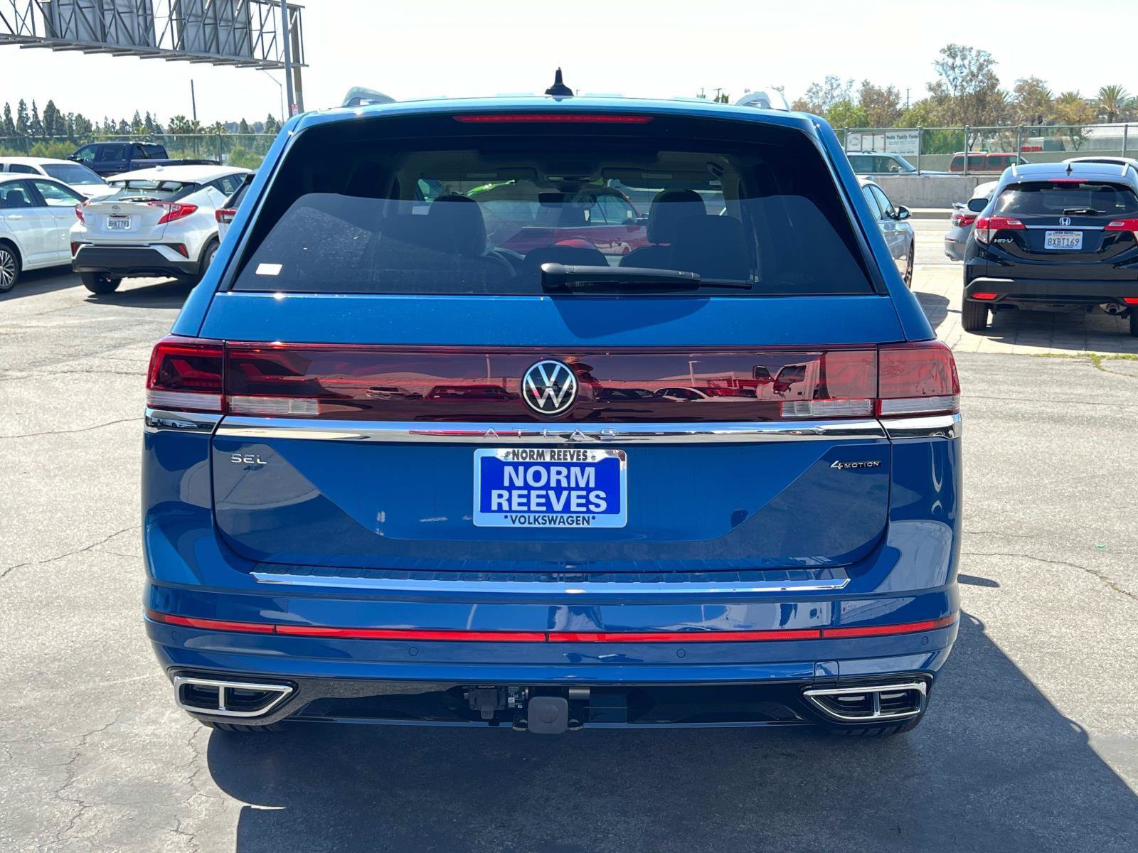 Certified 2025 Volkswagen Atlas SEL Premium R-Line AWD/4WD image 4