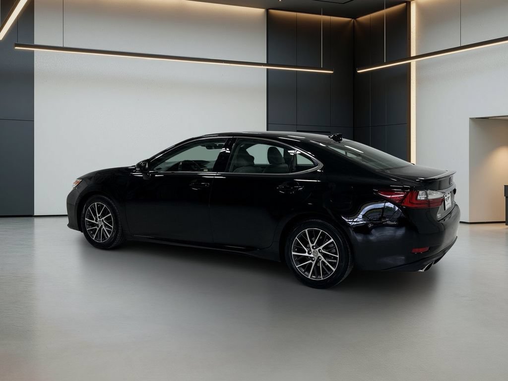 Used 2018 Lexus ES 350 w/ Luxury Package w/Wood Trim FWD image 3
