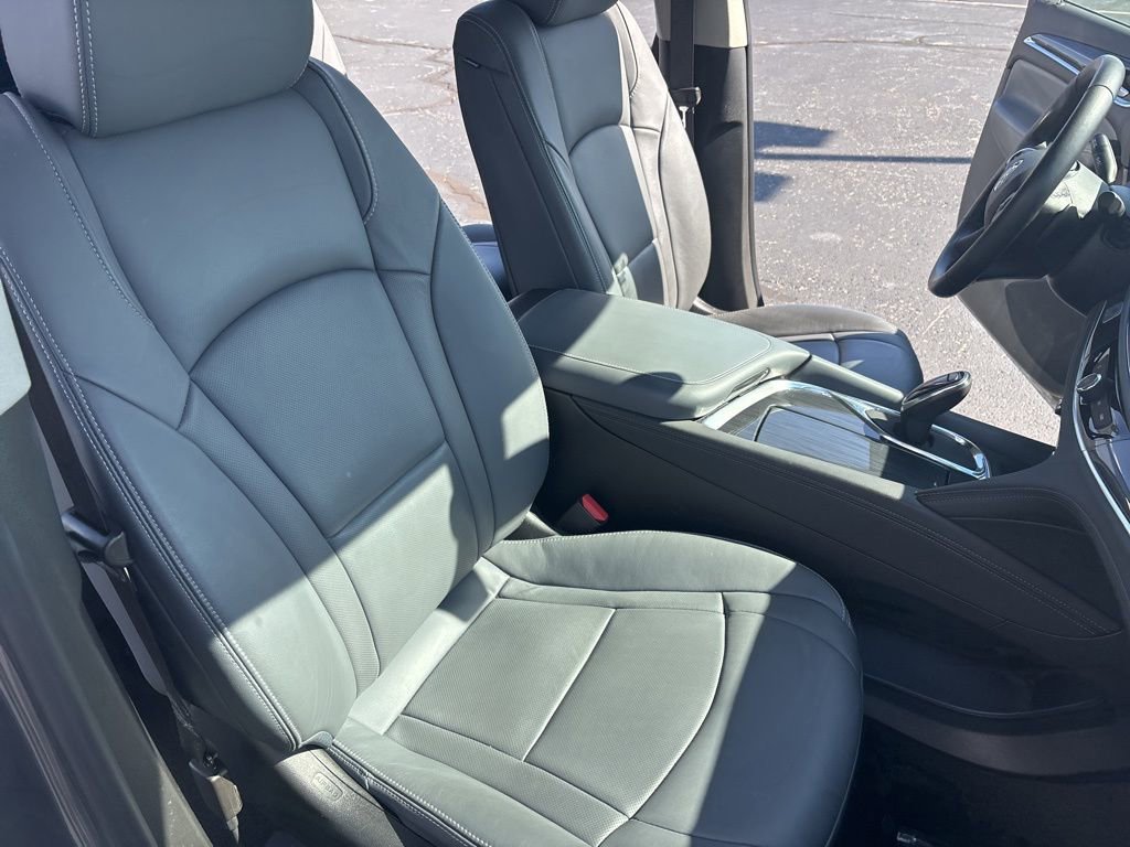 Used 2019 Buick Enclave Essence image 41