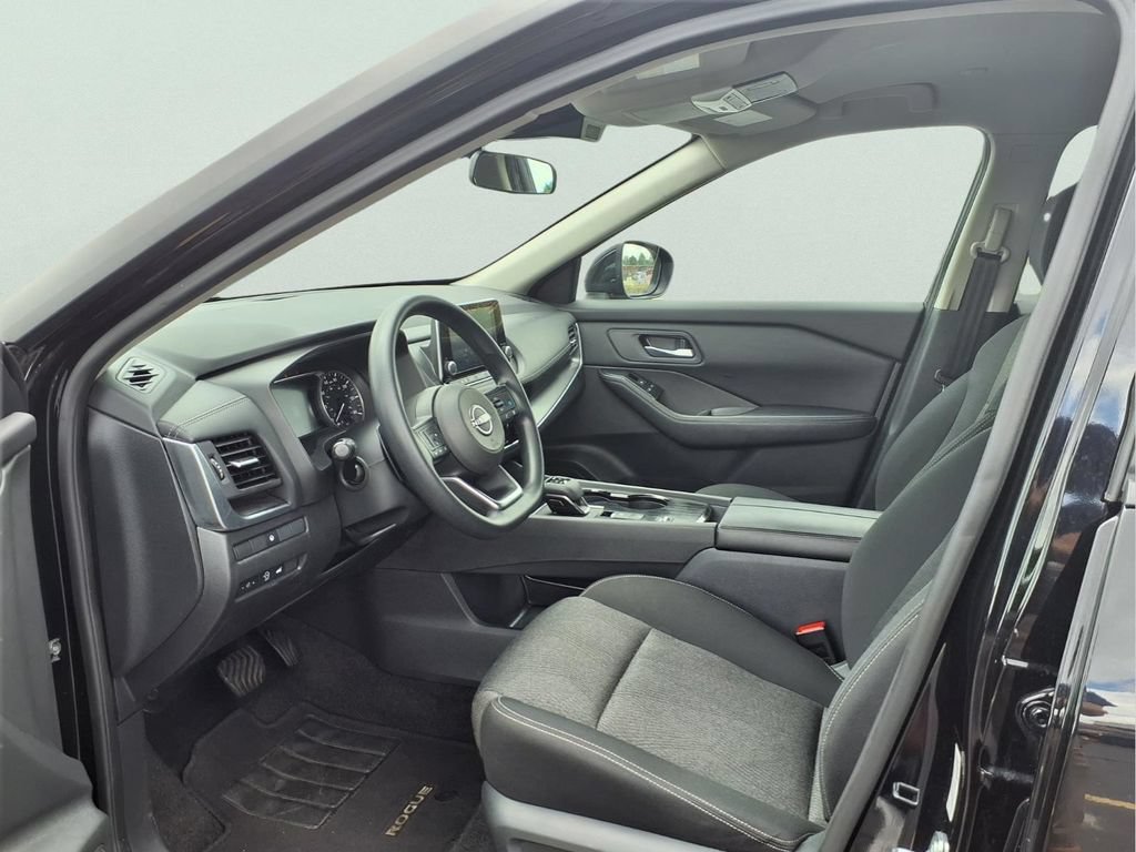 Used 2024 Nissan Rogue SV FWD image 19