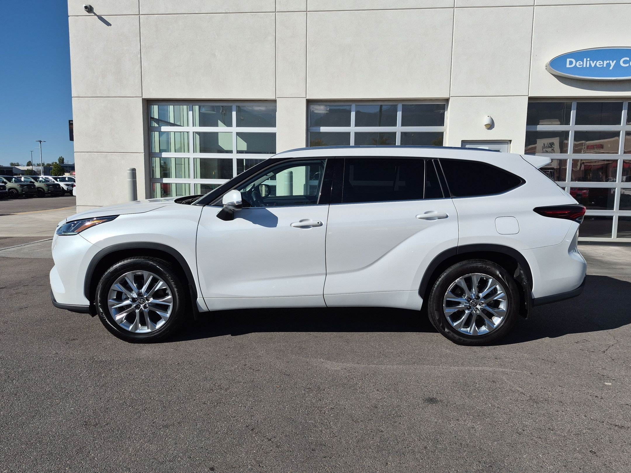 Used 2024 Toyota Highlander Limited AWD/4WD image 10