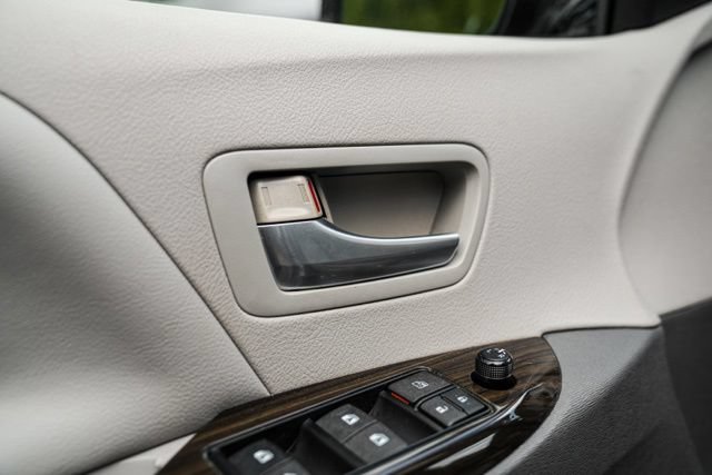 Used 2015 Toyota Sienna XLE w/ XLE Navigation Package FWD image 43