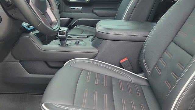 Used 2025 GMC Sierra 1500 AT4X AWD/4WD image 33