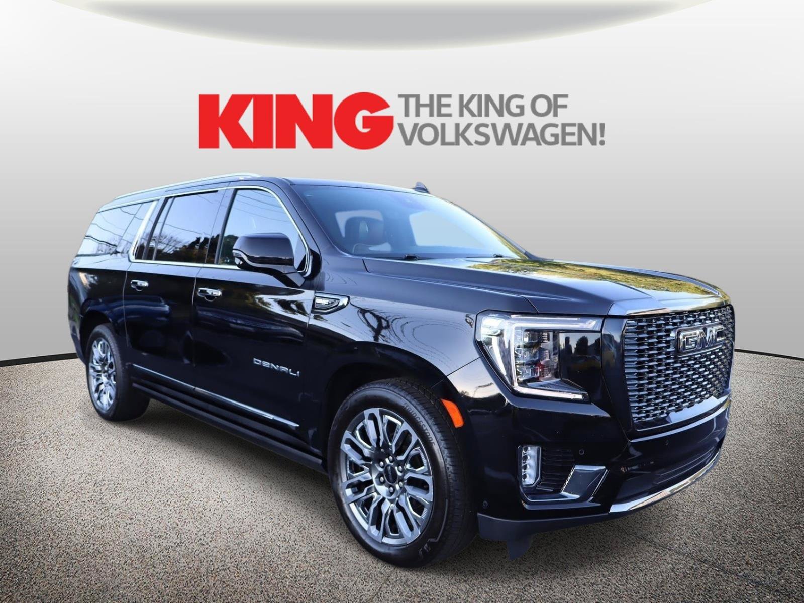 Used 2023 GMC Yukon XL Denali Ultimate AWD/4WD image 1