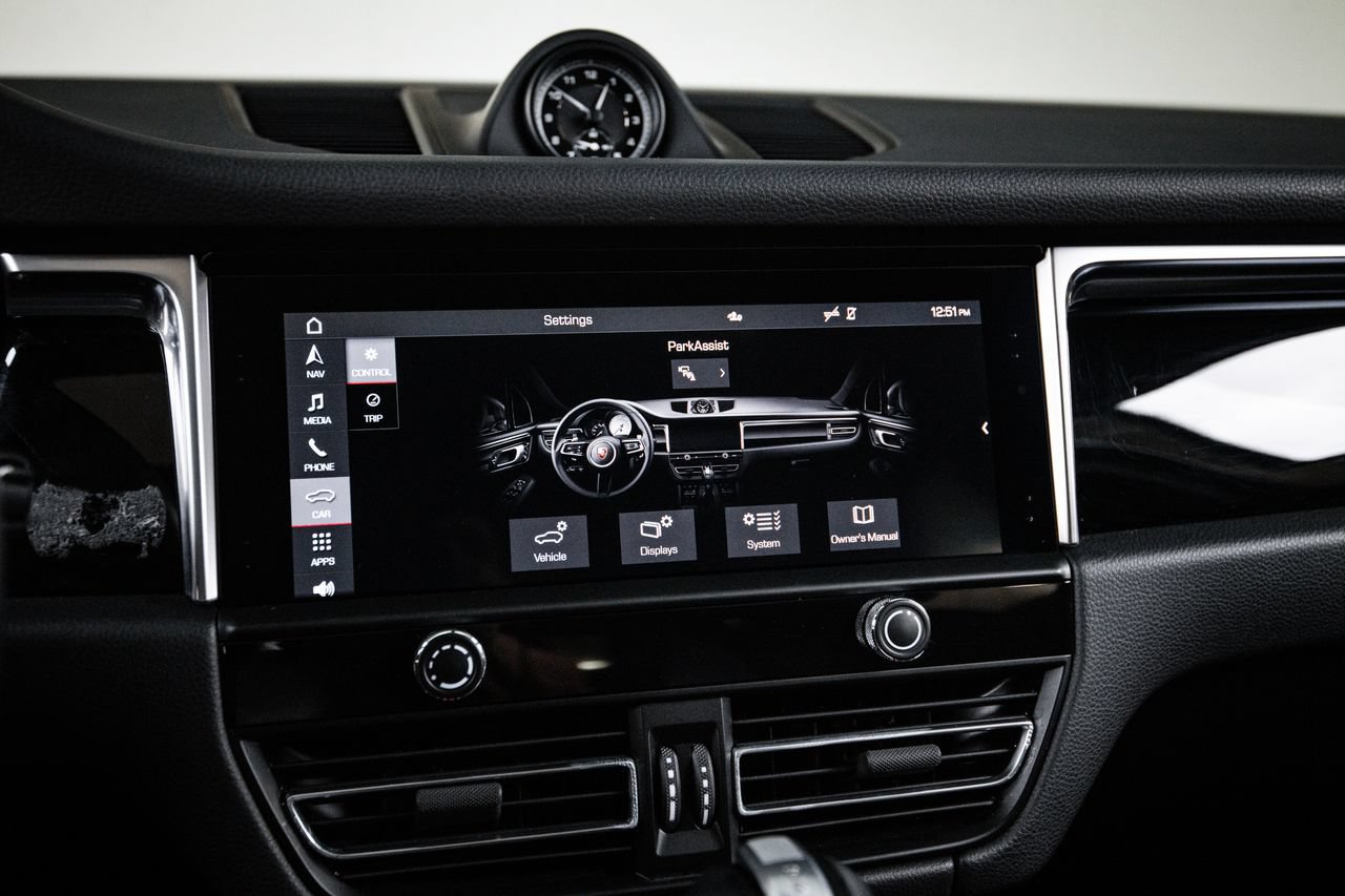 Certified 2023 Porsche Macan AWD/4WD image 18