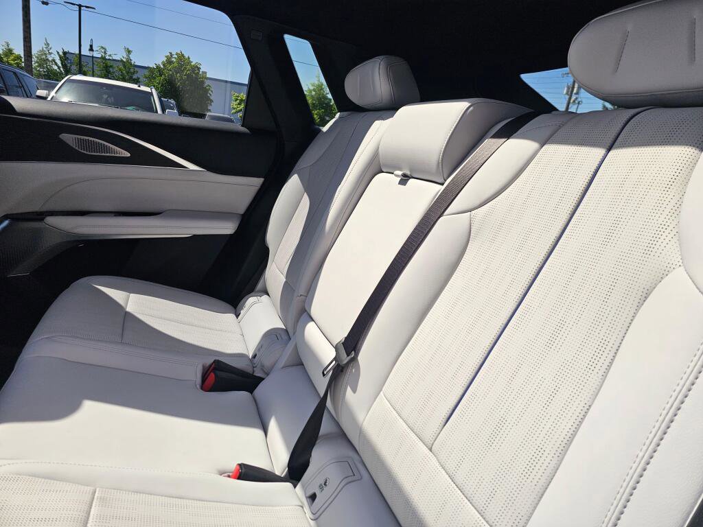 Used 2024 Cadillac Lyriq Sport AWD/4WD image 20